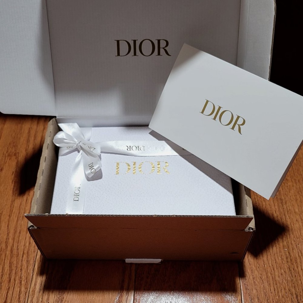 DIOR Medium Gift Box - Picture 6 of 6